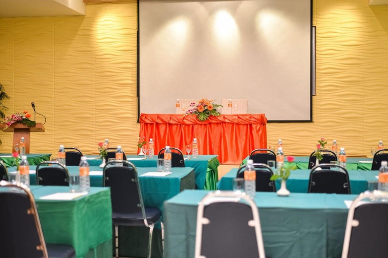 Hotel The Three By Apk