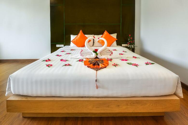 Hotel The Three By Apk