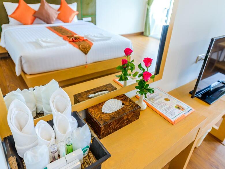 Hotel The Three By Apk