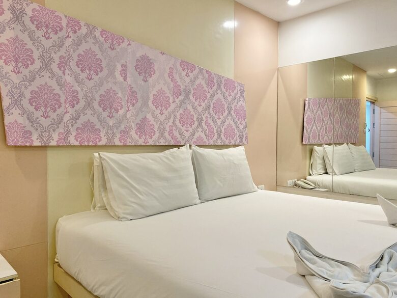 Hotel Patong Holiday