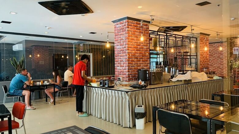 Hotel Patong Holiday
