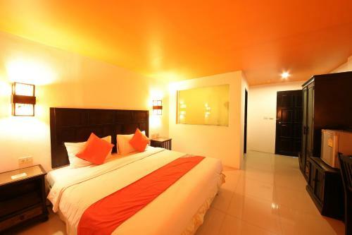 Hostal Patong Station House