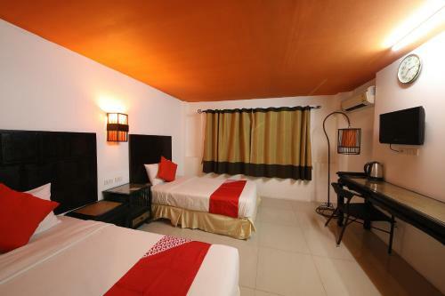 Hostal Patong Station House