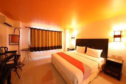 Hostal Patong Station House