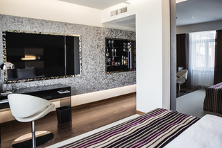 Hotel 11 Mirrors