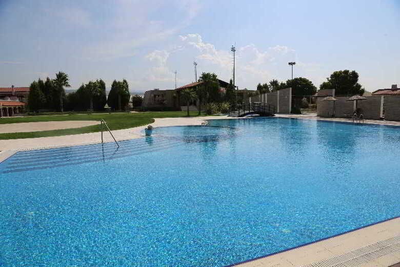 Konvoy Hotel & Country Club