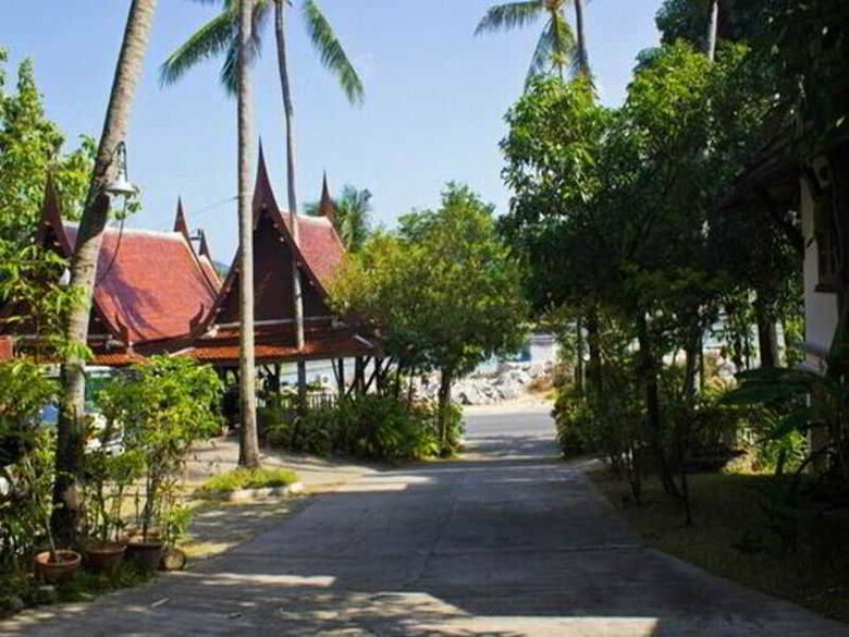 Hotel Reuan Thai Village