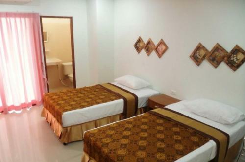 Hostal G&b Guesthouse
