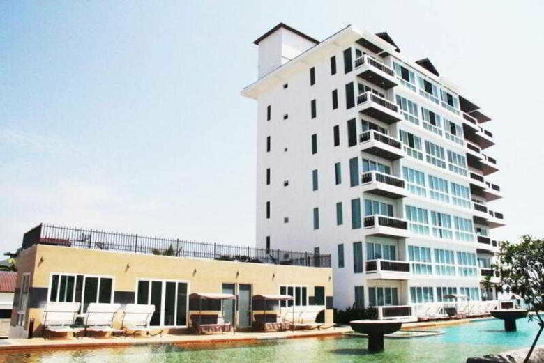 Hotel The Sand Beach