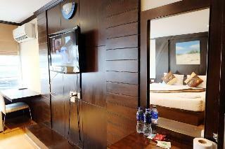 Hotel Eight Inn