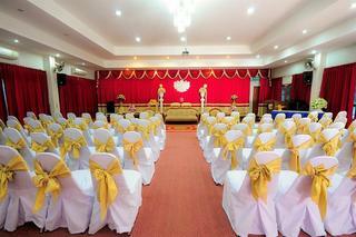 Hotel Luckswan Resort