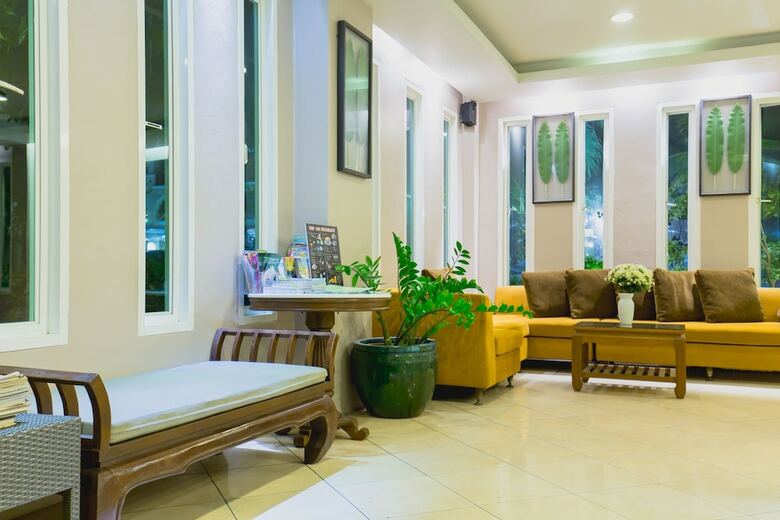Hotel Thanthip Beach Resort