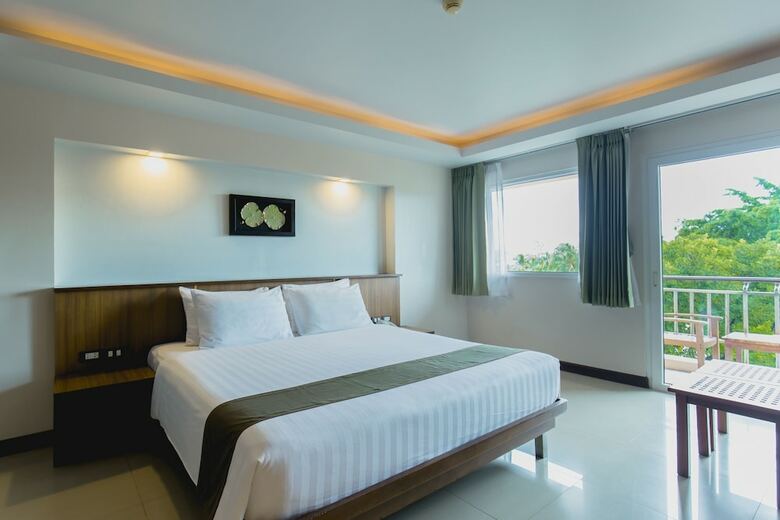 Hotel Thanthip Beach Resort