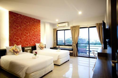 Chill Patong Hotel