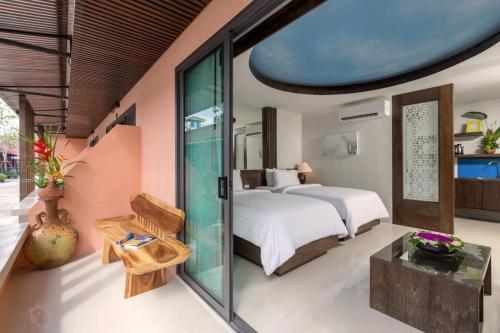 Dolphin Hotel Phuket