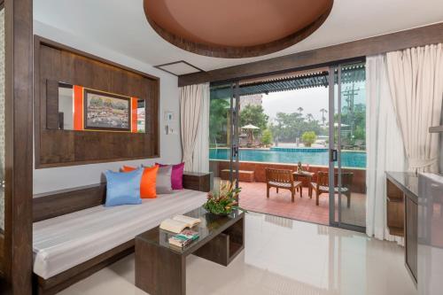 Dolphin Hotel Phuket