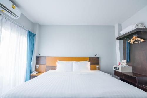 Dolphin Hotel Phuket