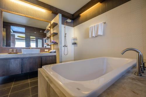 Dolphin Hotel Phuket