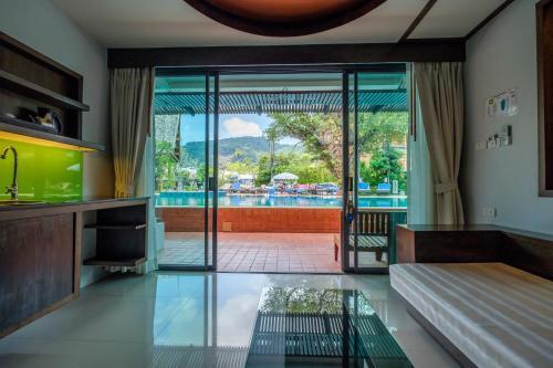 Dolphin Hotel Phuket