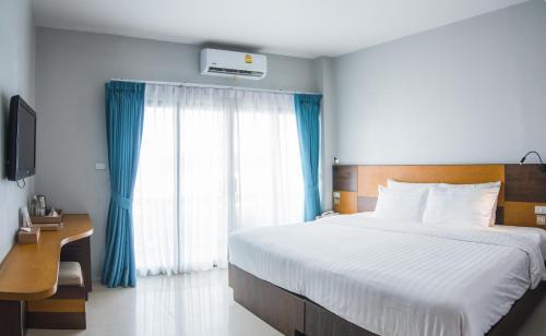 Dolphin Hotel Phuket