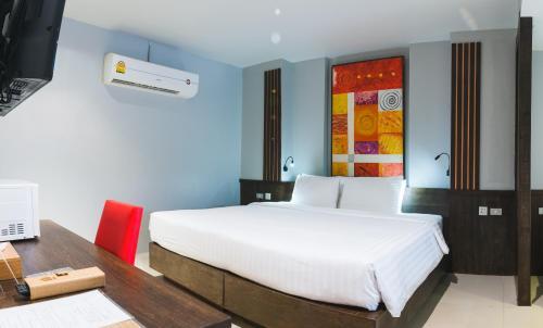 Dolphin Hotel Phuket