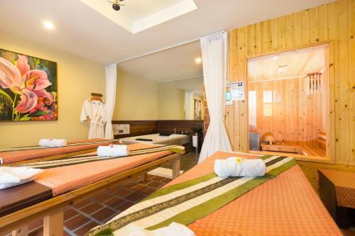 Dolphin Hotel Phuket