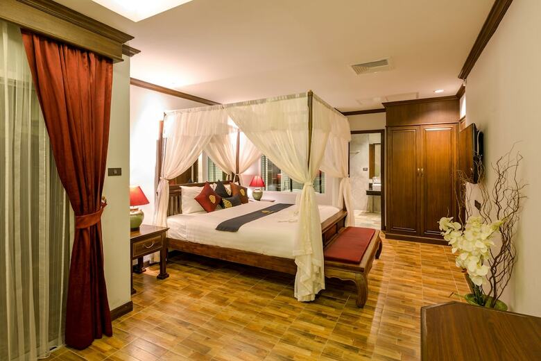 Tanawan Phuket Hotel