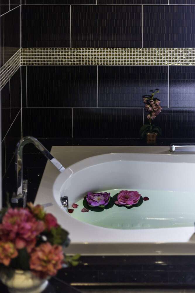 Tanawan Phuket Hotel