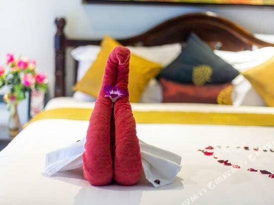 Tanawan Phuket Hotel
