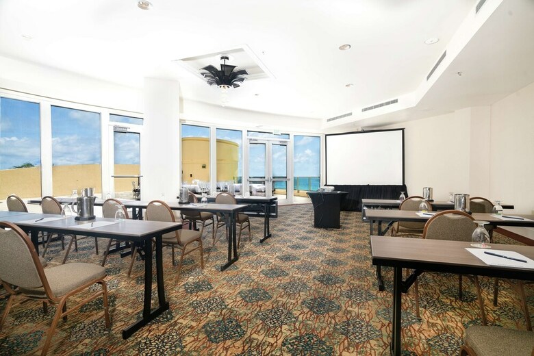 Hotel Doubletree Ocean Point Resort & Spa