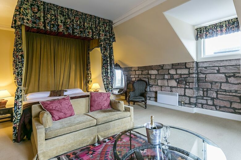 Hotel Dalhousie Castle