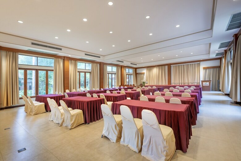 Hotel Vana Varin Resort