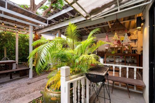 Hostal Secret Garden Pool Villa