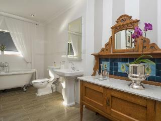 Madison Manor Boutique Hotel