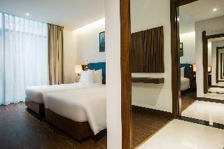Maximilan Danang Beach Hotel