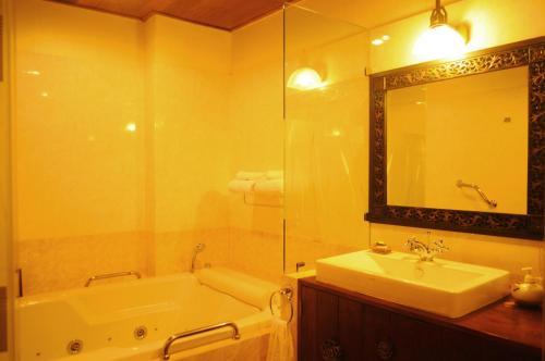 Hotel Ruenkanok Thaihouse Resort