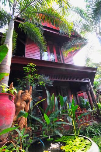 Hotel Ruenkanok Thaihouse Resort