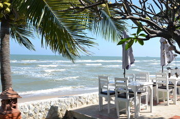 White Sand Beach Hotel