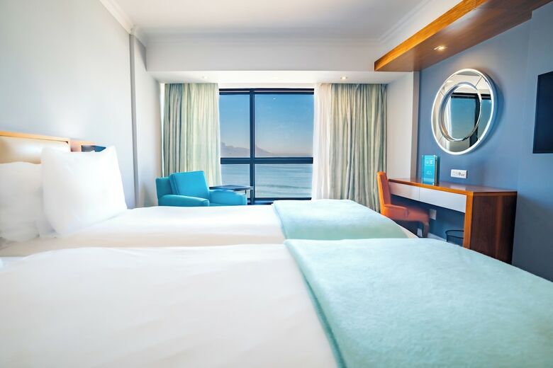 The Blaauberg Beach Hotel