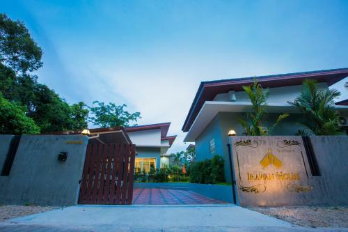 Villa Irawan House