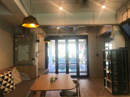 Hostal Baan Taveesri
