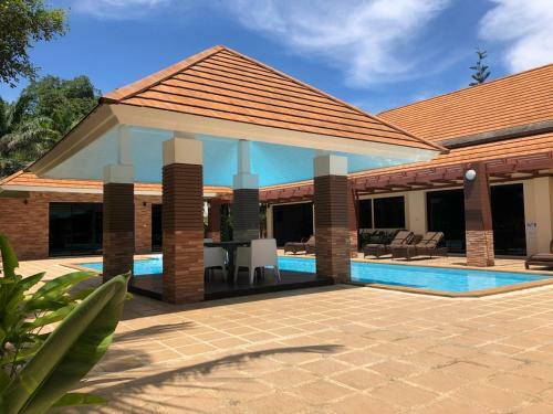 Baan Santi Villa
