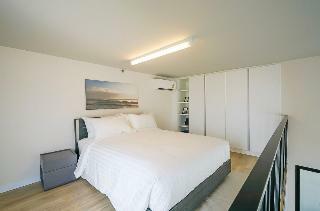 Q-box Hotel Bangkok Blossom
