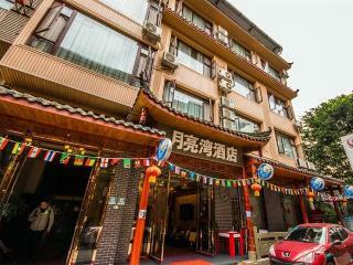 Mount Emei Moon Bay Hotel