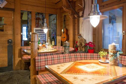 Hostal Hotel Pension S�som Surlej