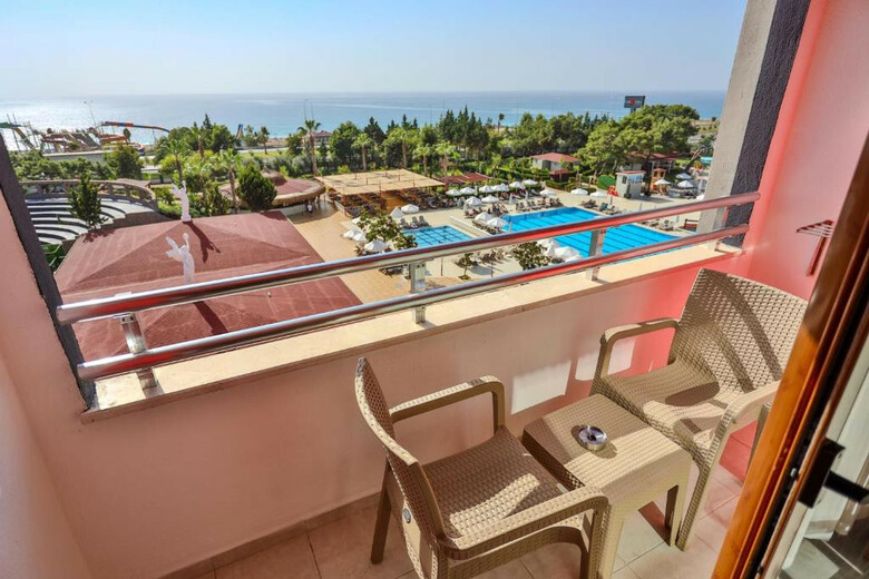 Casa Fora Beach Resort