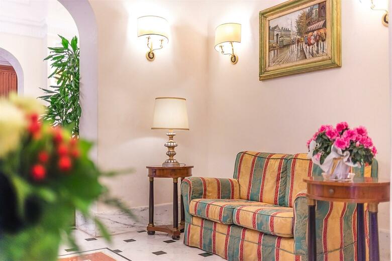 Raeli Hotel Lux