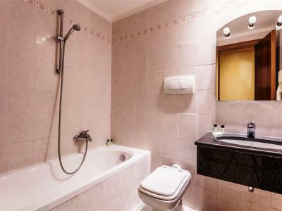 Raeli Hotel Lux