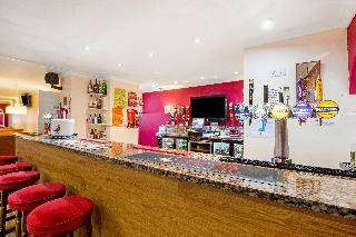 Oyo Douglas Hotel