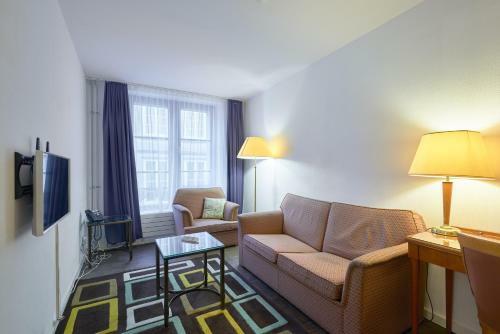 Hotel Hine Adon